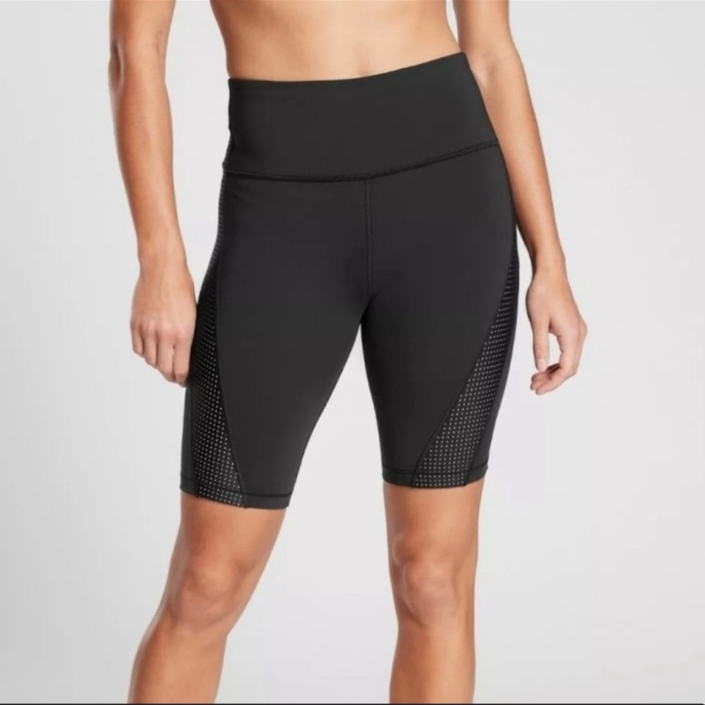 ATHLETA HIIT It 9โ Biker Short in Black Size Small